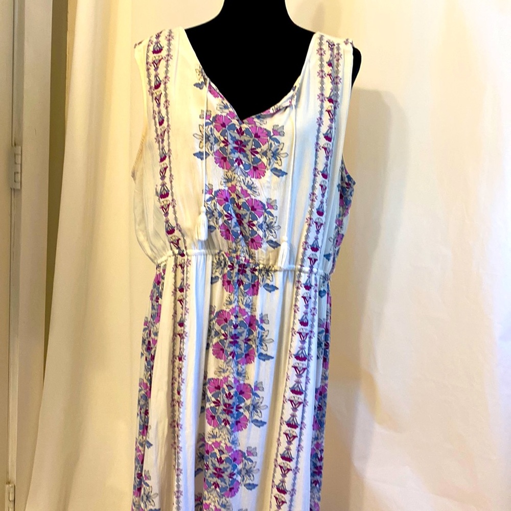 Old Navy XL white dress with floral patterns